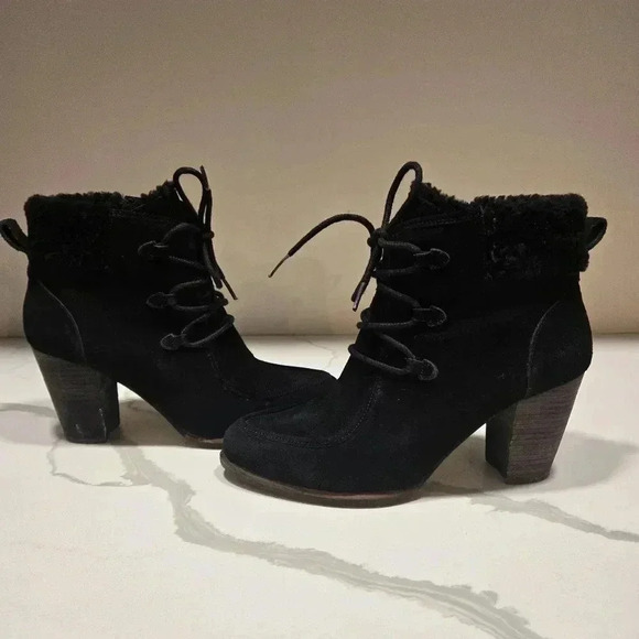 UGG Analise Suede Heel Boots Black Size 9 Womens - Picture 2 of 14